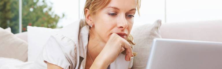 4 Ways to Avoid Being a Social Media Marriage Casualty